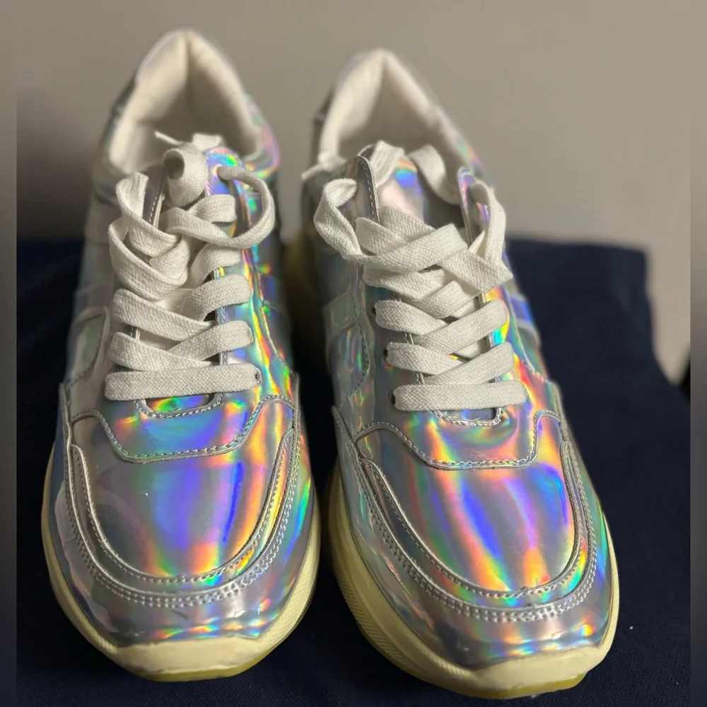 AQUA brand new Womens Iridescent Silver Mixed Media athletic Sneakers Shoes #18